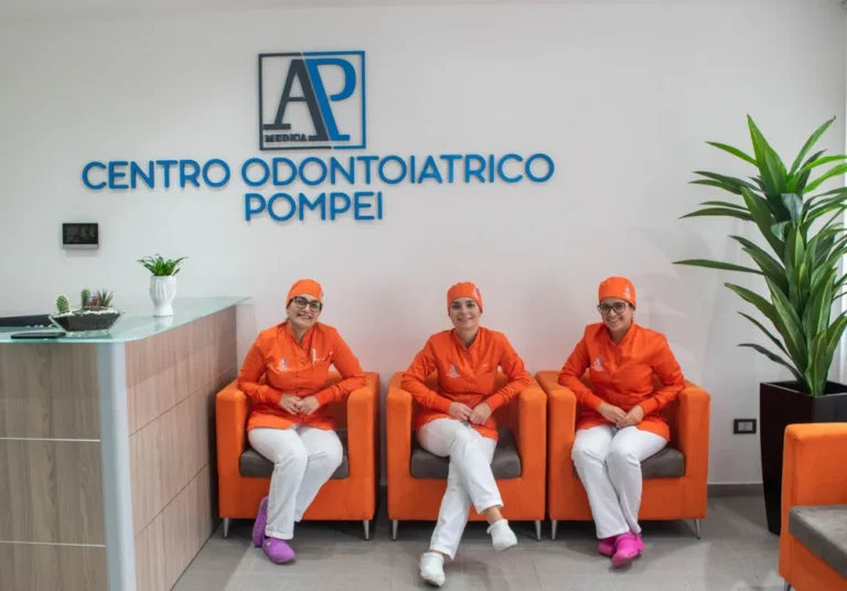 Immagine del team di servizio di contatto e assistenza clienti del Centro Odontoiatrico Pompei - Il tuo dentista a Lanusei